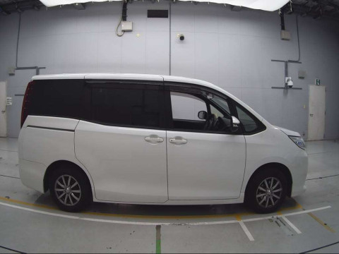 2016 Toyota Noah ZRR80G[2]