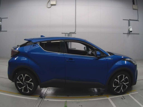 2017 Toyota C-HR ZYX10[2]