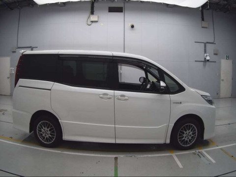 2016 Toyota Noah ZWR80W[2]