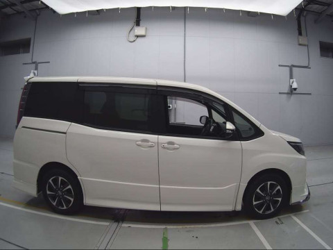 2017 Toyota Noah ZRR80W[2]