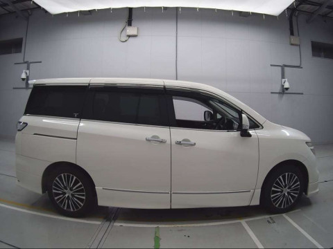 2014 Nissan Elgrand TE52[2]