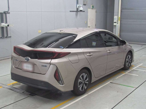 2017 Toyota Prius PHV ZVW52[1]