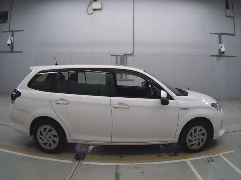 2017 Toyota Corolla Fielder NKE165G[2]