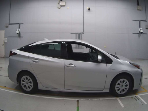 2019 Toyota Prius ZVW51[2]