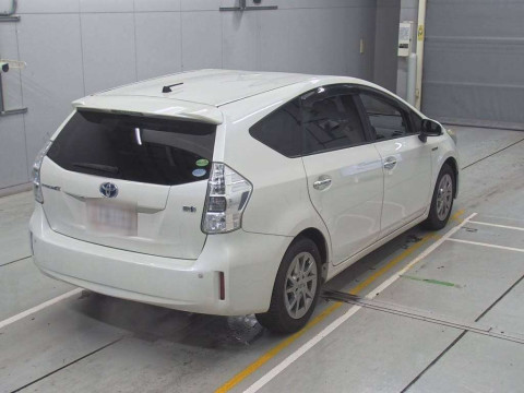 2013 Toyota Prius alpha ZVW41W[1]