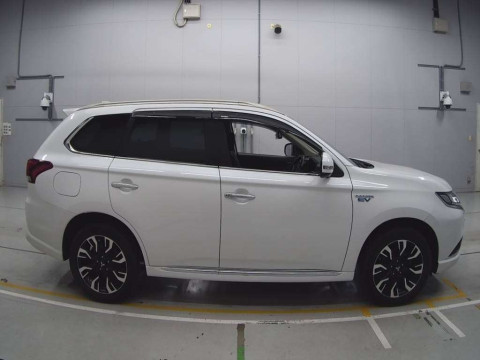 2015 Mitsubishi Outlander PHEV GG2W[2]