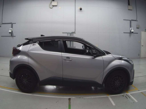 2019 Toyota C-HR NGX10[2]