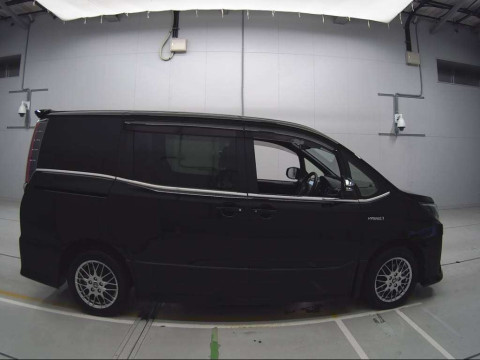 2017 Toyota Noah ZWR80W[2]