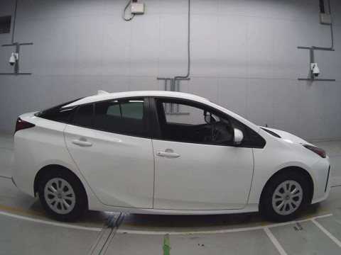 2021 Toyota Prius ZVW51[2]