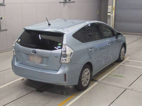 2012 Toyota Prius alpha ZVW40W[1]