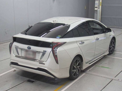 2016 Toyota Prius ZVW50[1]