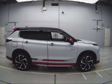 2023 Mitsubishi Outlander PHEV GN0W[2]