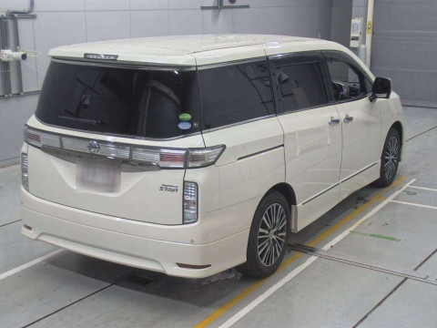 2015 Nissan Elgrand TE52[1]