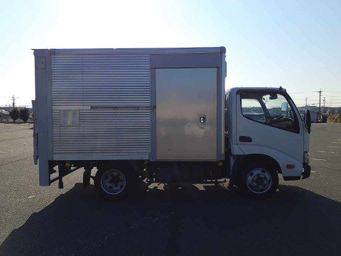 2018 Toyota Dyna Truck XZU605[2]