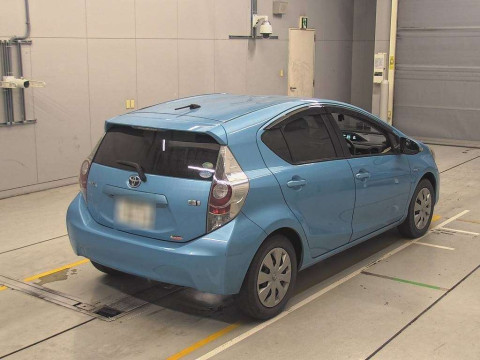 2014 Toyota Aqua NHP10[1]