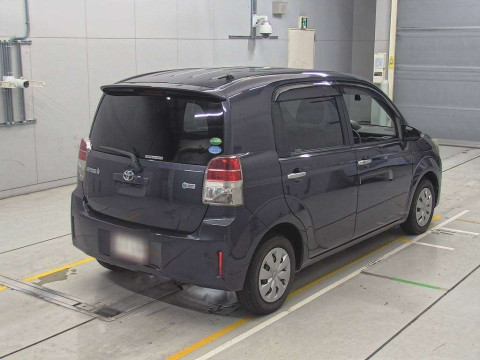 2013 Toyota Spade NSP140[1]