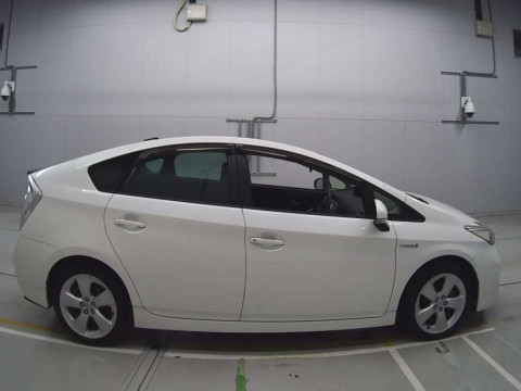 2013 Toyota Prius ZVW30[2]