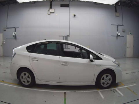 2010 Toyota Prius ZVW30[2]