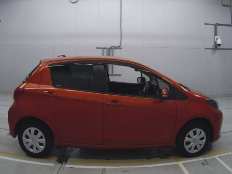 2015 Toyota Vitz KSP130[2]