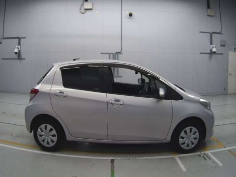 2014 Toyota Vitz NSP130[2]