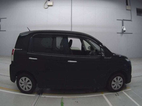 2014 Toyota Spade NSP140[2]