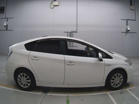 2012 Toyota Prius ZVW30[2]