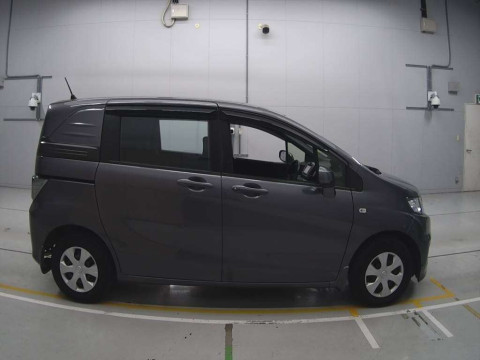 2016 Honda Freed Spike GB3[2]