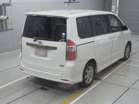 2008 Toyota Noah ZRR70W[1]