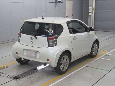 2010 Toyota iQ NGJ10[1]