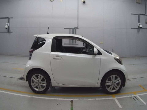 2010 Toyota iQ NGJ10[2]