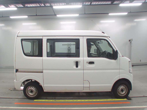 2015 Nissan NV100 Clipper DR17V[2]