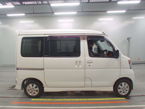 2010 Daihatsu Atrai Wagon S331G[2]