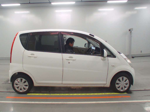 2010 Daihatsu Move L175S[2]