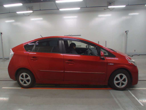 2013 Toyota Prius ZVW30[2]