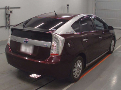 2014 Toyota Prius PHV ZVW35[1]