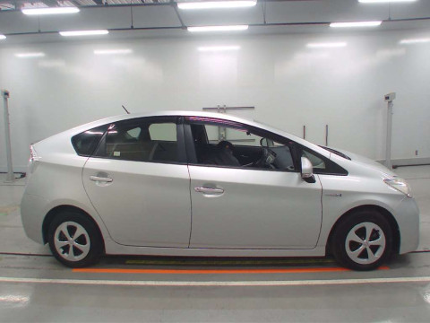 2012 Toyota Prius ZVW30[2]