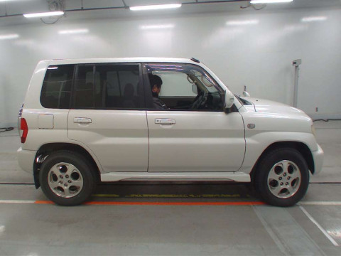 2004 Mitsubishi Pajero iO H77W[2]