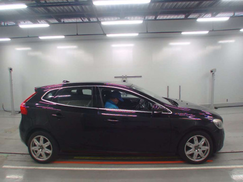 2013 Volvo V40 MB4164T[2]