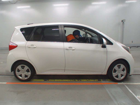 2012 Toyota Ractis NSP120[2]