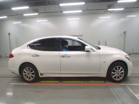 2011 Nissan Fuga KNY51[2]