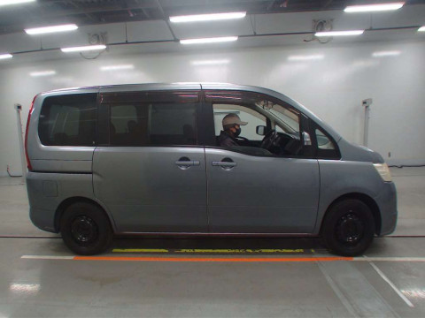 2010 Nissan Serena C25[2]