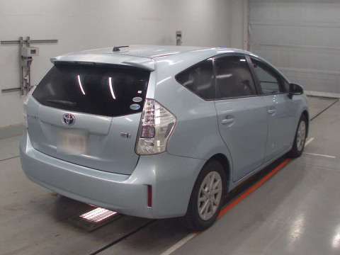 2012 Toyota Prius alpha ZVW40W[1]