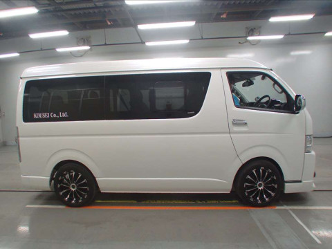 2017 Toyota Hiace Wagon TRH214W[2]