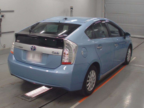 2013 Toyota Prius PHV ZVW35[1]