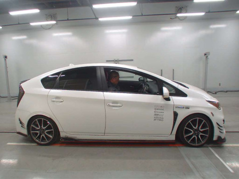 2010 Toyota Prius ZVW30[2]