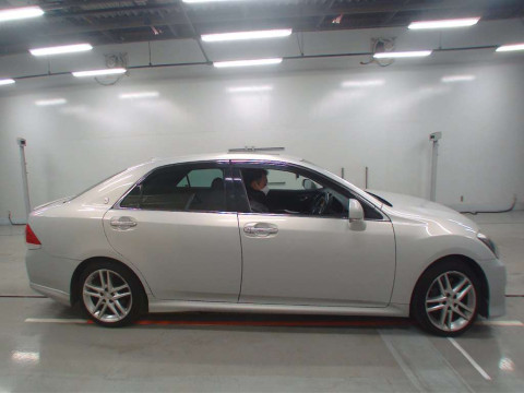 2010 Toyota Crown GRS204[2]