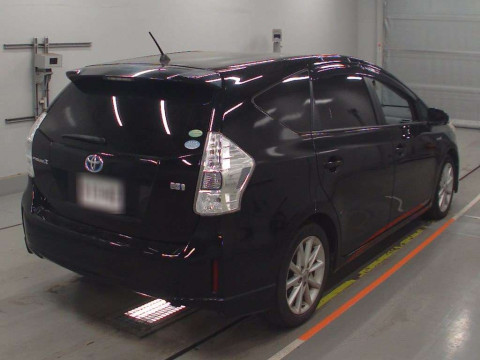 2012 Toyota Prius alpha ZVW41W[1]