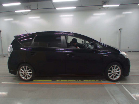 2012 Toyota Prius alpha ZVW41W[2]