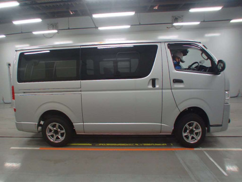 2017 Toyota Regiusace Van TRH200V[2]