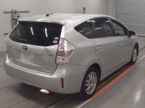 2012 Toyota Prius alpha ZVW41W[1]